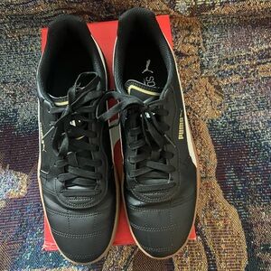 Like New Men’s Sz 10 Puma Astro Kick SL.